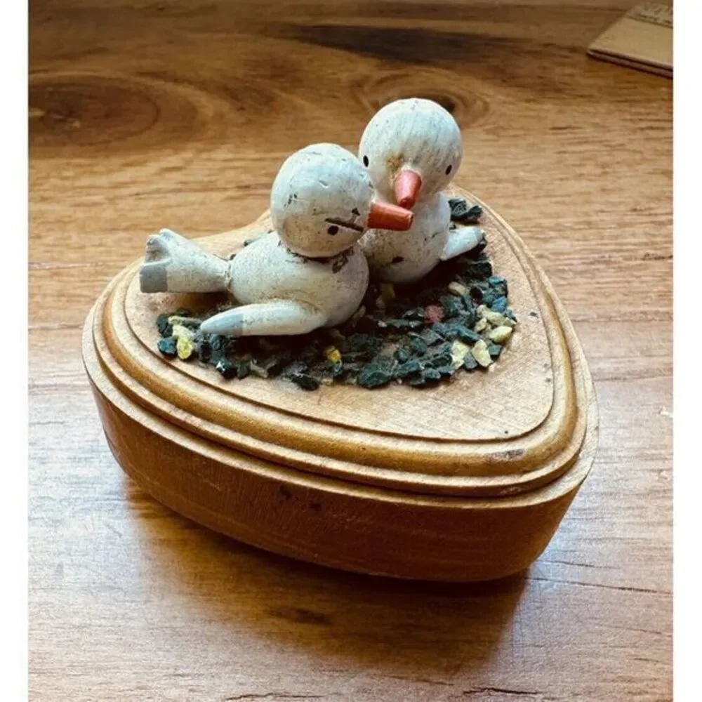 Vintage Small Wooden Love birds Ring Box Heart Shaped Birds Love‎ Dove Lid
